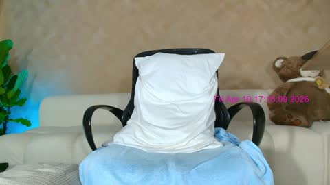 kim 04suarez online show from April 10, 10:15 pm