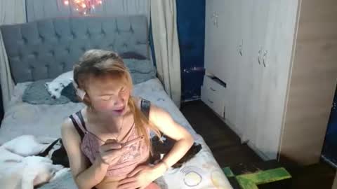 Snapshot of _azalea_65 chatting on September 13, 3:01 am _azalea_65 online show from September 13, 3:01 am