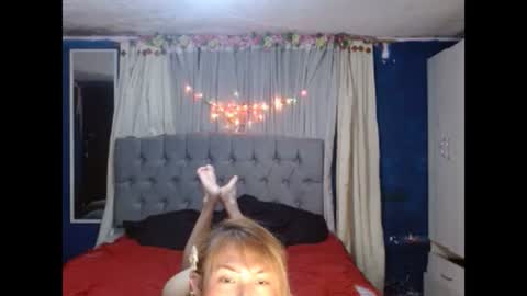 Snapshot of _azalea_65 chatting on September 18, 12:38 am _azalea_65 online show from September 18, 12:38 am