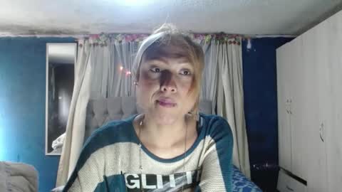 Snapshot of _azalea_65 chatting on October 13, 7:47 pm _azalea_65 online show from October 13, 7:47 pm