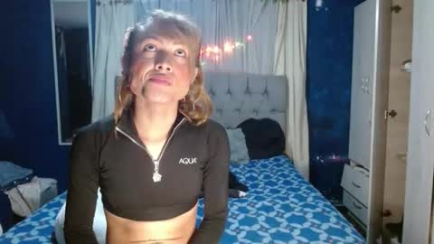 Snapshot of _azalea_65 chatting on October 19, 2:59 am _azalea_65 online show from October 19, 2:59 am