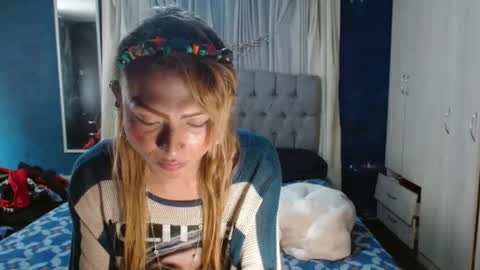 Snapshot of _azalea_65 chatting on October 22, 7:05 pm _azalea_65 online show from October 22, 7:05 pm