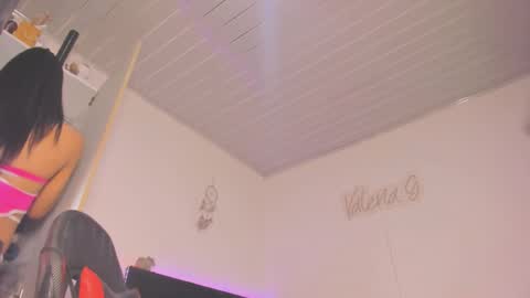 Snapshot of _valeriaa chatting on October 13, 4:03 am online show from October 13, 4:03 am