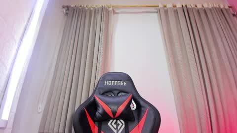 Aleja Hill online show from April 11, 7:45 am