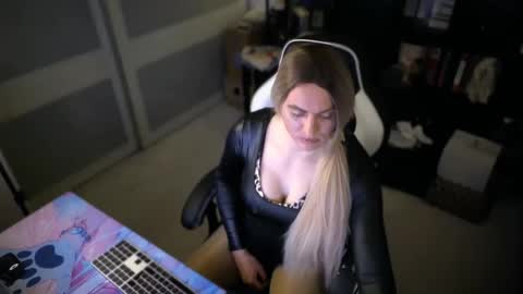Leyla Leg online show from May 13, 9:24 pm