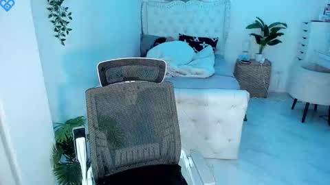 ALEXA    -    DONT FORGET TO FOLLOW AND RATE ME THUMBS UP online show from December 5, 11:33 am