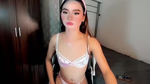 ALEXA    -    DONT FORGET TO FOLLOW AND RATE ME THUMBS UP online show from December 21, 2:04 pm