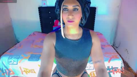 alondragill_ online show from May 6, 3:46 am