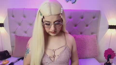 alyssaa_hunter online show from March 5, 7:22 pm
