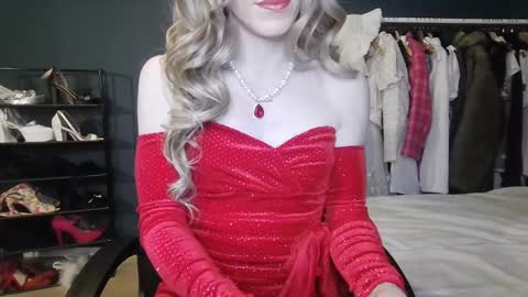 Amalie online show from December 15, 11:09 pm