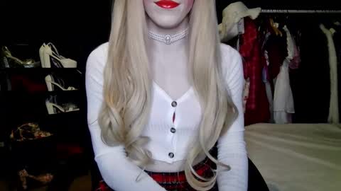 Amalie online show from September 11, 7:44 pm