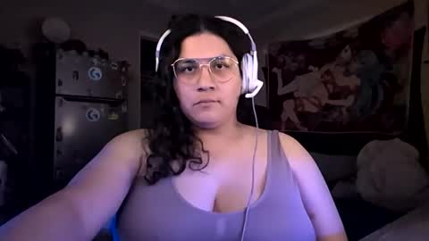 amicia17 online show from May 2, 10:31 am