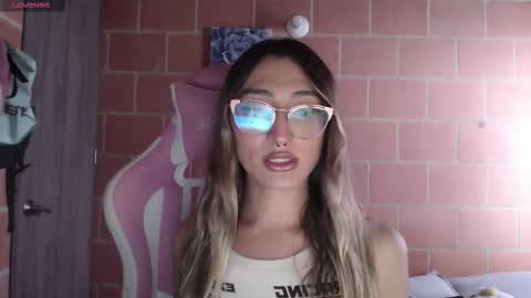 Andrea  online show from February 9, 9:10 pm