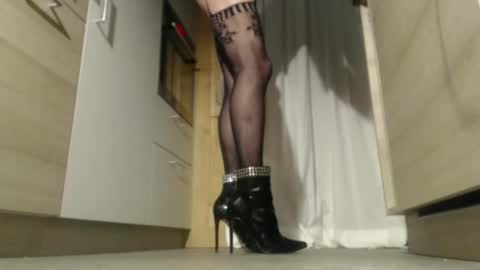 Andrea online show from December 8, 5:22 pm