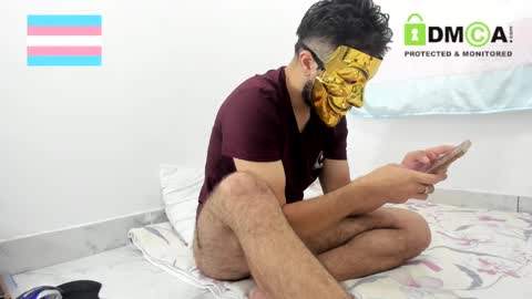 hugeclit  online show from February 10, 8:00 pm