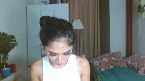 Snapshot of angela_mccollins chatting on February 9, 3:22 am angela online show from February 9, 3:22 am