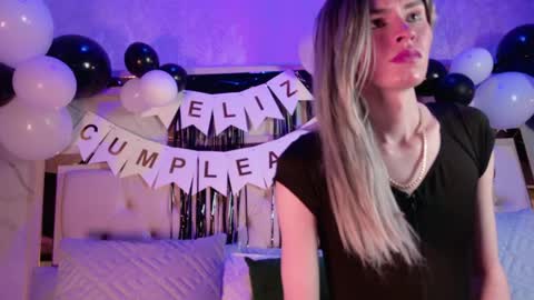 angela_white22 online show from May 18, 3:50 pm