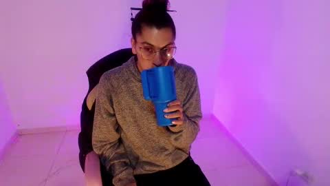 angele online show from March 20, 7:59 pm