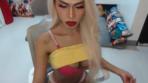 DIVINE ANGEL online show from December 14, 1:44 am