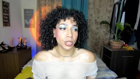 angelwhitte online show from April 28, 1:37 am