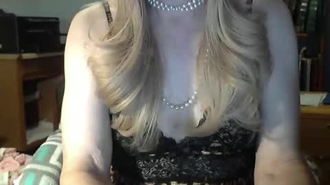 anniegurl online show from January 11, 9:49 am