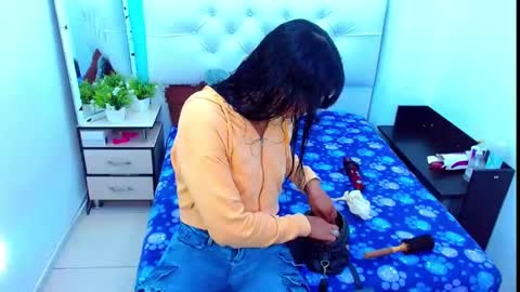 antonela_xx3 online show from January 9, 8:33 pm