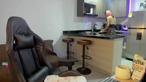 help me reach 100 likes babe online show from April 1, 12:45 am