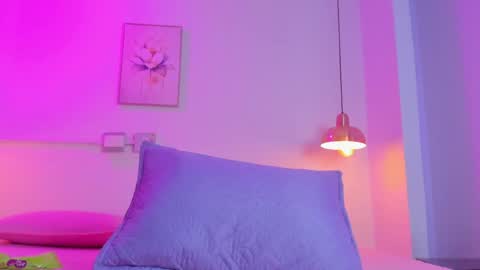 aria_millers1 online show from April 30, 5:39 pm