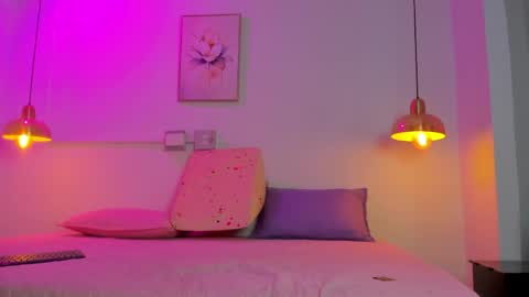 aria_millers1 online show from May 2, 11:26 am
