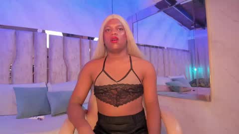 ariana_grande233 online show from March 8, 11:35 am