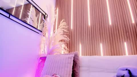 Ari  online show from December 13, 7:53 pm