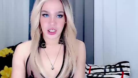 ARIANNE CUMS  online show from February 26, 6:15 am