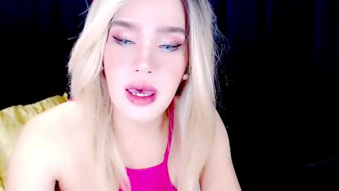 ARIANNE CUMS  online show from April 16, 6:58 am