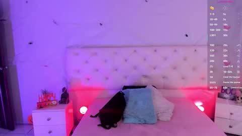 Aron cruz  online show from October 13, 1:22 pm