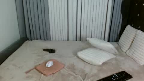 arriane_pleasure online show from May 15, 8:33 am