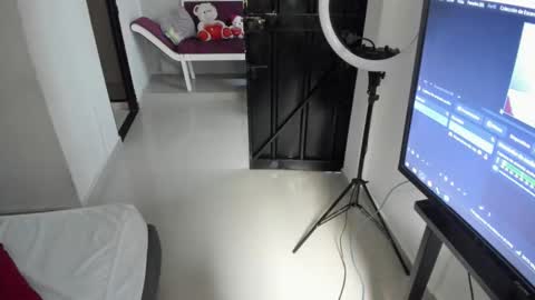 Ash Monroee  online show from December 14, 8:59 pm