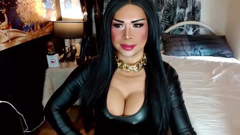 nicole online show from March 11, 11:42 pm