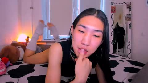Kim online show from April 26, 7:06 am