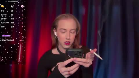 avril_pearly_ online show from February 17, 10:45 am