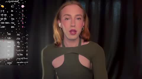 avril_pearly_ online show from April 15, 11:04 am