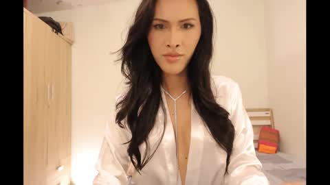 bee_thai online show from March 12, 7:06 pm