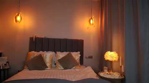 Mia online show from November 25, 10:12 pm