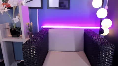 candyluxury_ online show from February 10, 7:49 pm