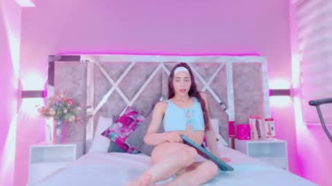 candyluxury_ online show from April 20, 6:20 pm