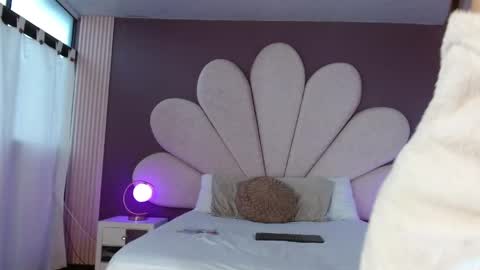 candyluxury_ online show from May 2, 12:21 pm