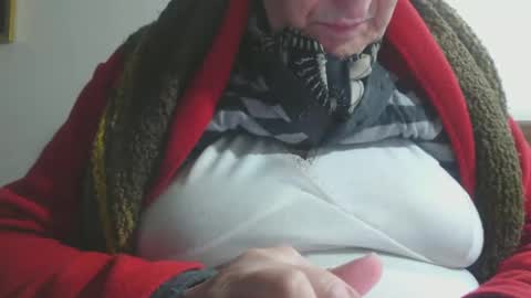 Snapshot of capitanfuturo44 chatting on February 16, 4:21 pm Cinzia ex regina online show from February 16, 4:21 pm