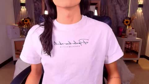 caroline_foster1 online show from March 20, 12:39 pm