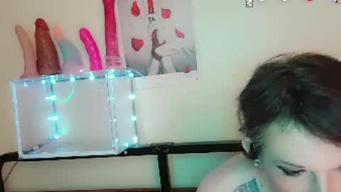 Cassiemichelle online show from April 8, 11:00 am