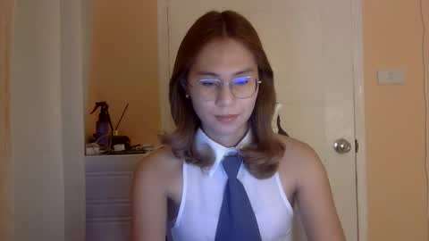 chelly4u69 online show from December 16, 4:28 am