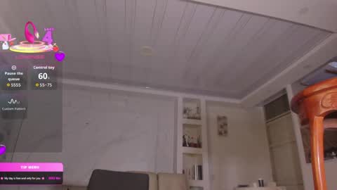 chloe_cooperr online show from April 15, 8:19 am